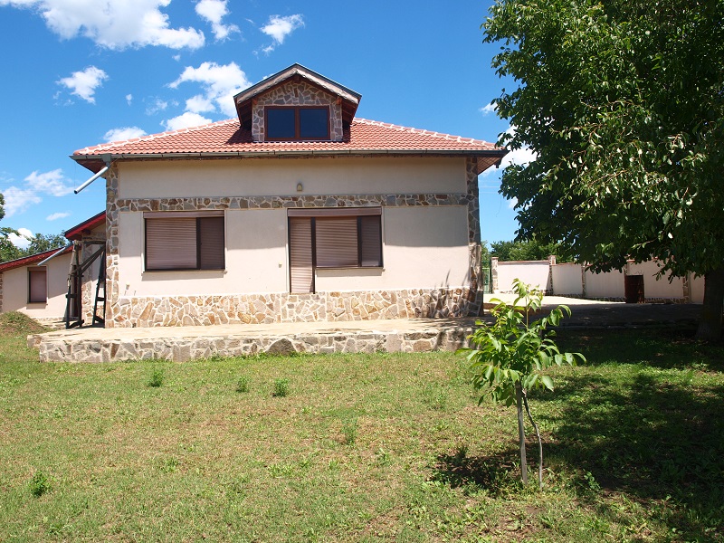 Новопостроена фамилна къща 150кв.м обл. Варна