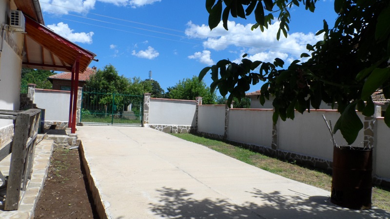 Новопостроена фамилна къща 150кв.м обл. Варна