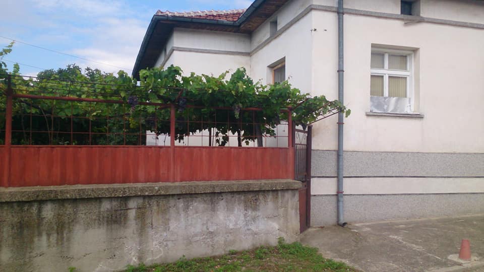 Къща в Калугерово,на 18 км от Пазарджик в посока София