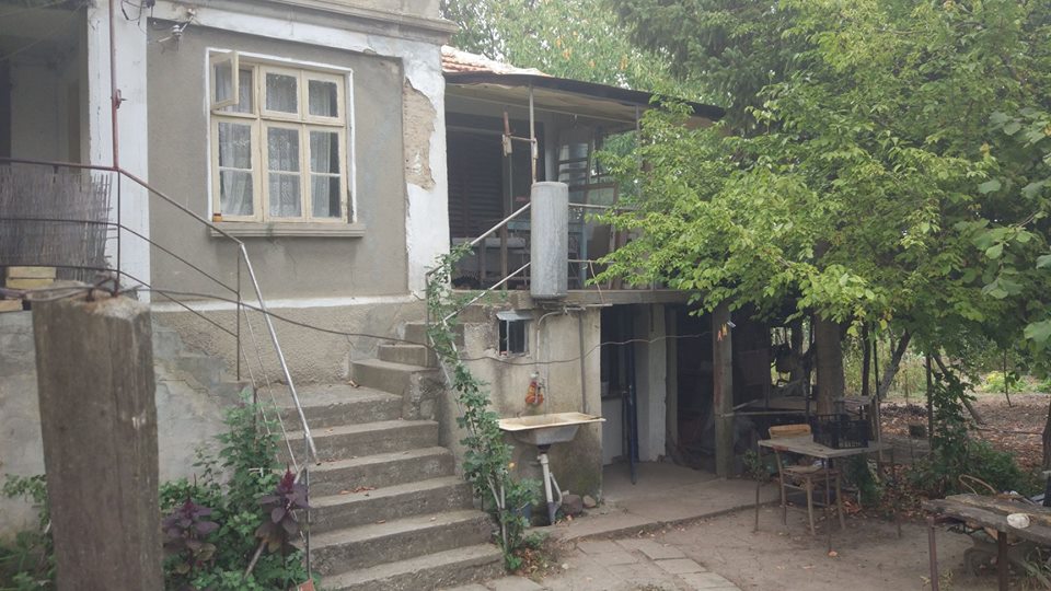 Селски имот в близост до плажовете на Камчия