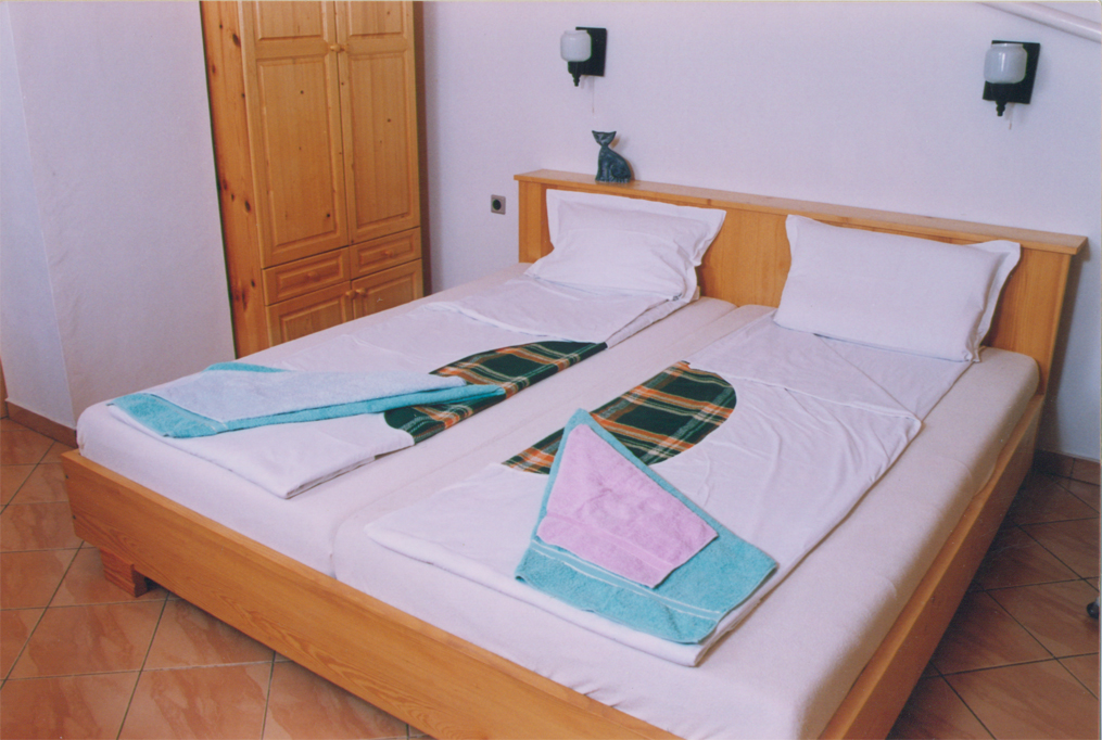 Продавам или давам под наем Хотел-ресторант работещ като ХОСТЕЛ