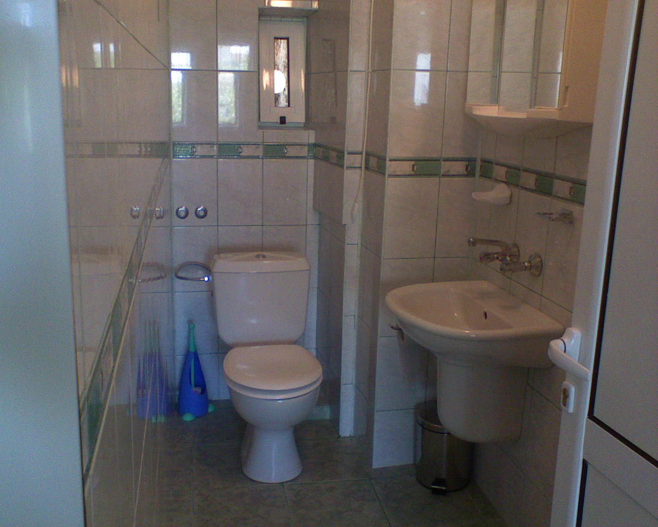 Продавам или давам под наем Хотел-ресторант работещ като ХОСТЕЛ