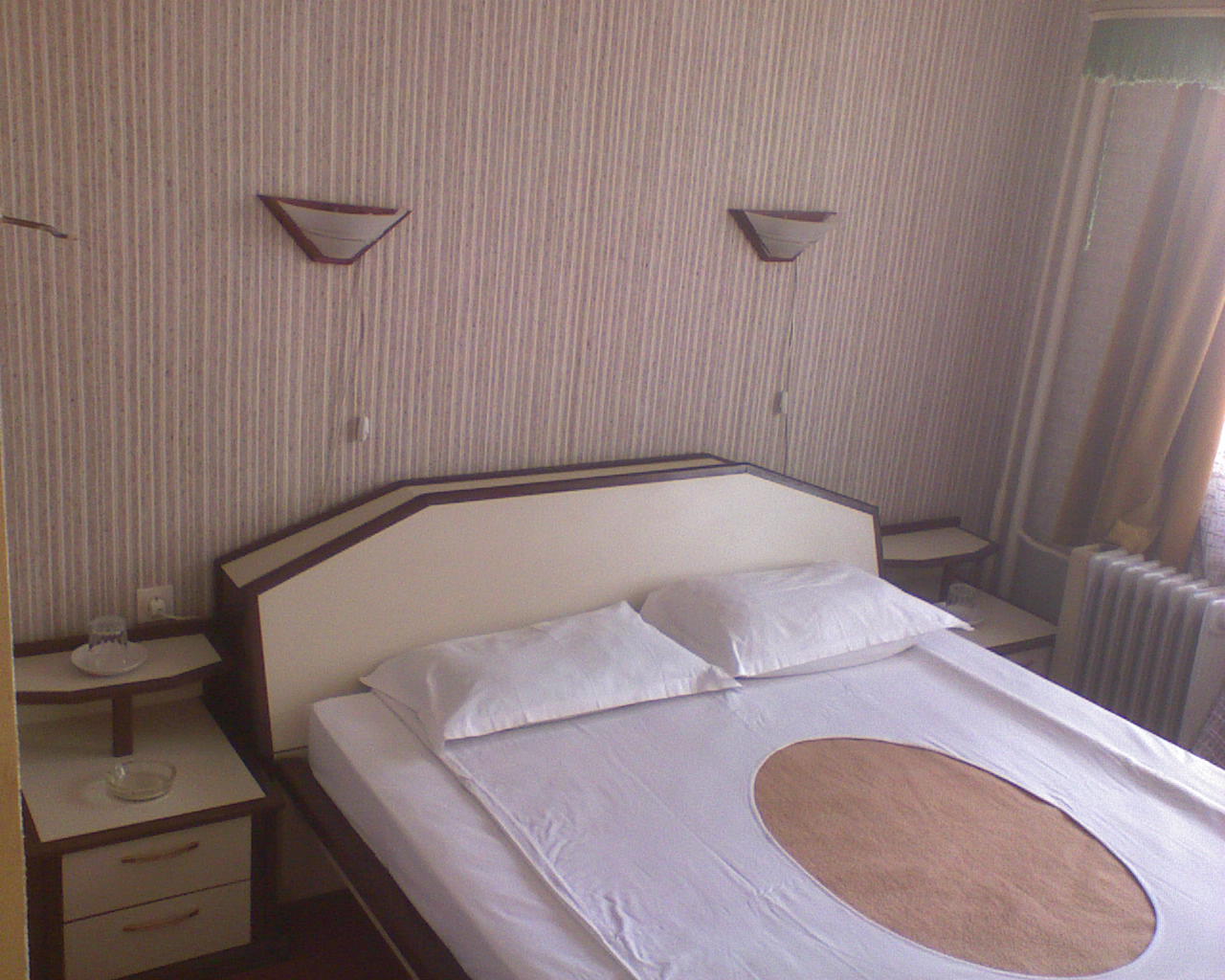 Продавам или давам под наем Хотел-ресторант работещ като ХОСТЕЛ