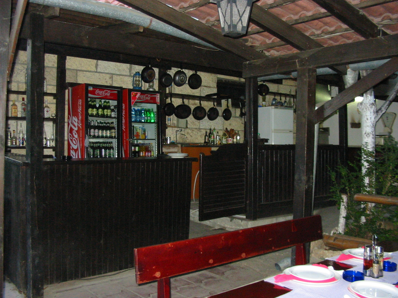 Продавам или давам под наем Хотел-ресторант работещ като ХОСТЕЛ