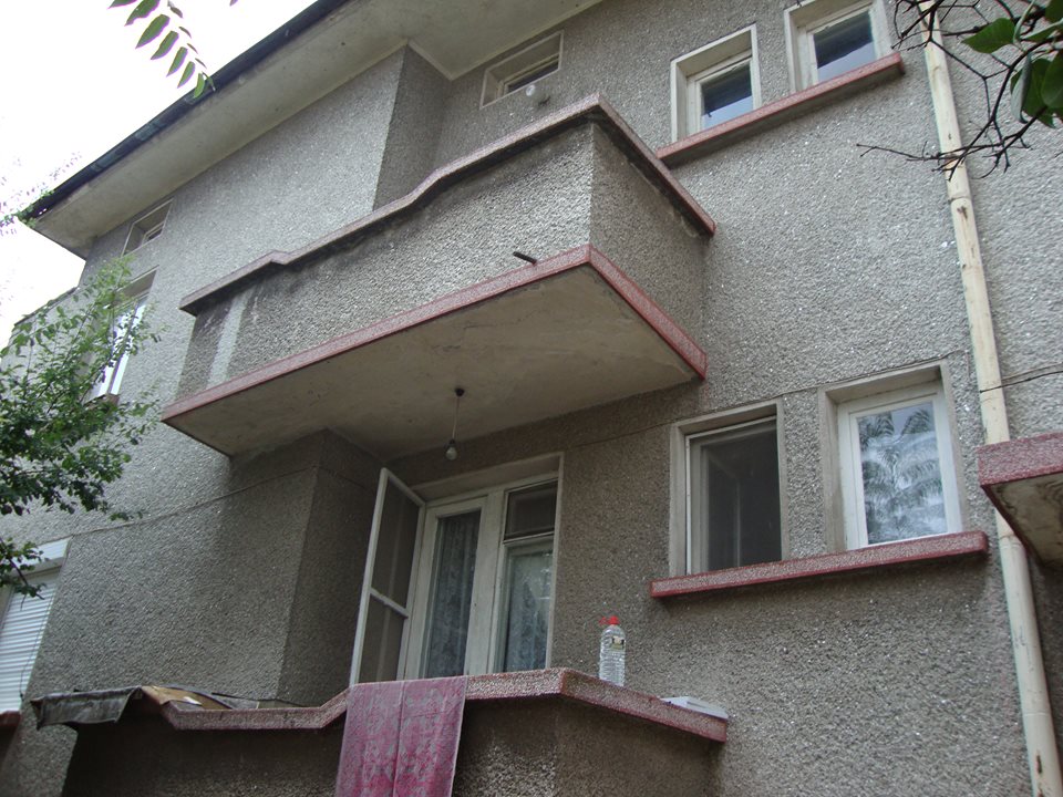 Продава етаж от къща в град Чирпан, област Стара Загора - 20 500 EUR, 400 кв.м.