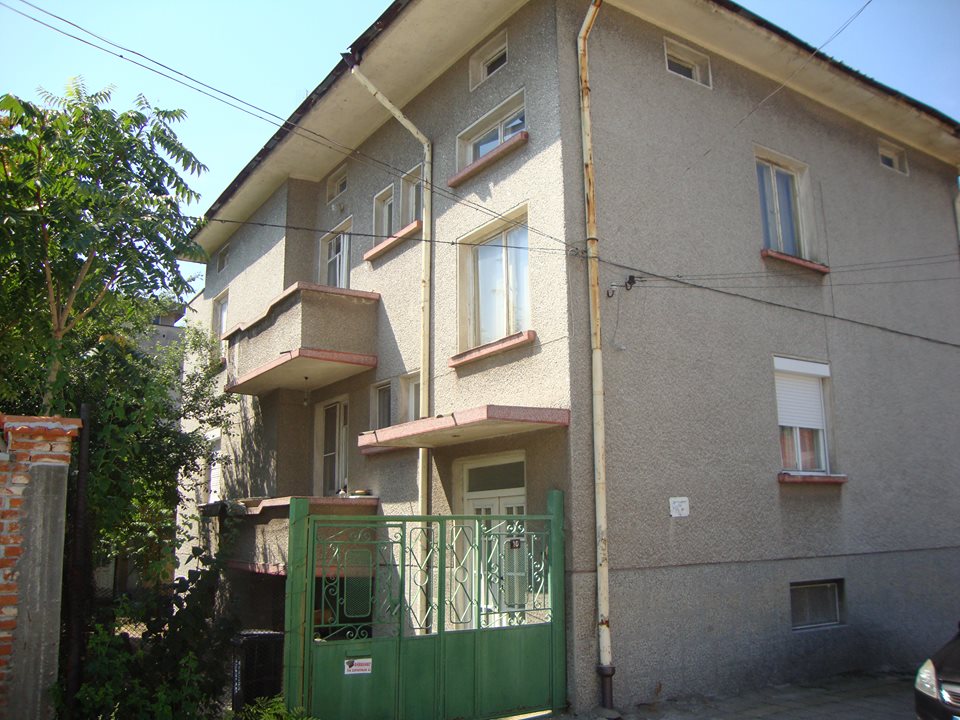 Продава етаж от къща в град Чирпан, област Стара Загора - 20 500 EUR, 400 кв.м.