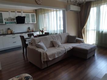 Продава тристаен апартамент в Бургас, Лазур - 118 000 EUR