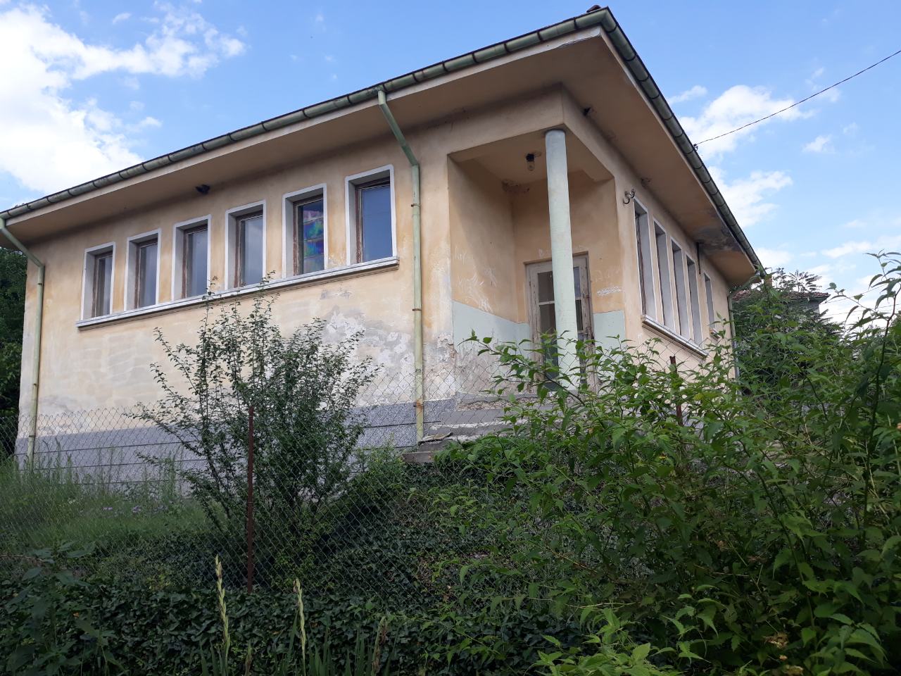 Продава Сграда в село Средно Градище, област Стара Загора