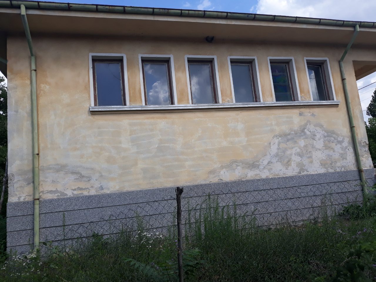 Продава Сграда в село Средно Градище, област Стара Загора