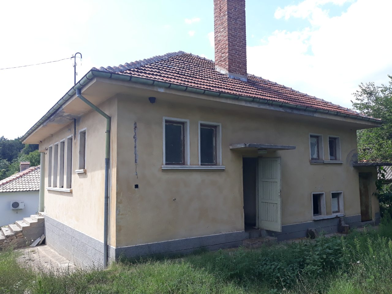 Продава Сграда в село Средно Градище, област Стара Загора
