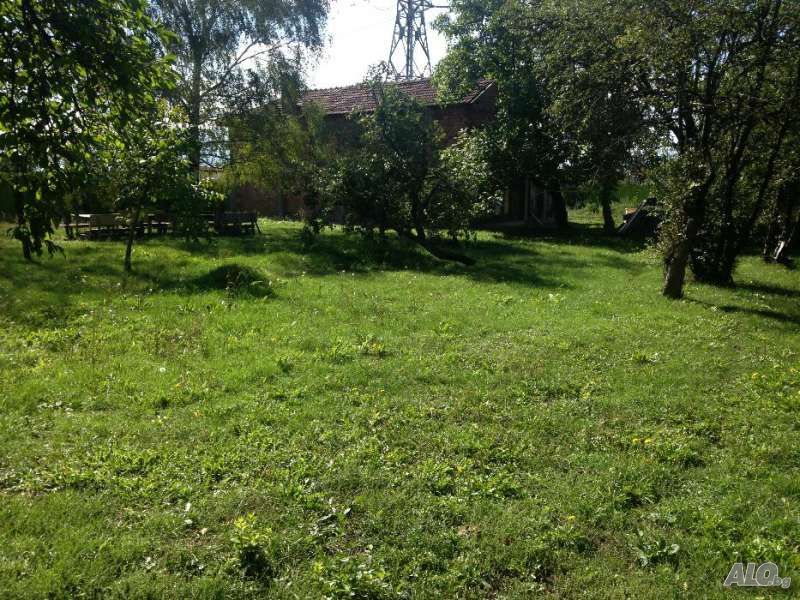 Продава Къща в село Волуяк, област София