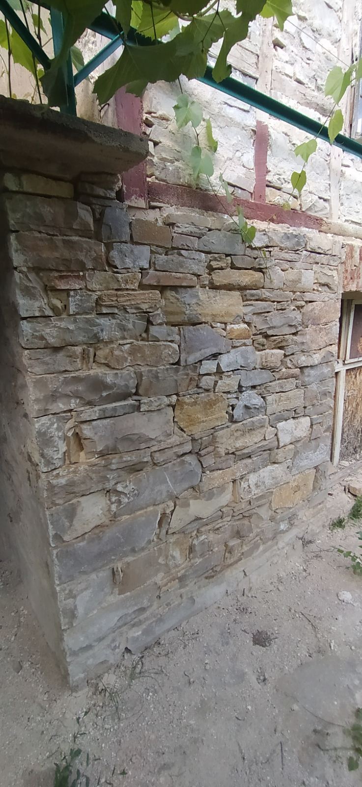 Продава Къща в Средно градище