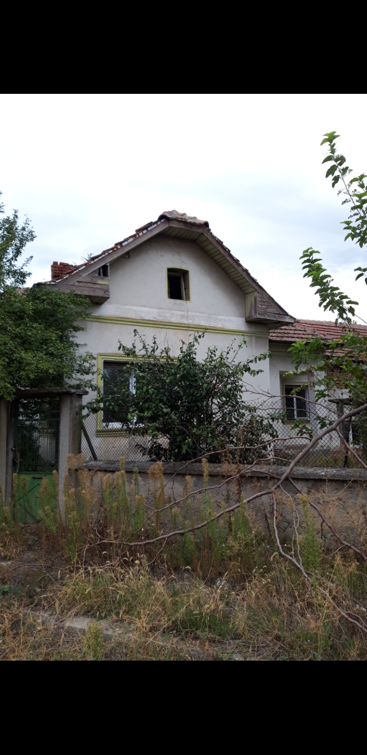 Продава Къща в село Гиген, квартал 3, област Плевен