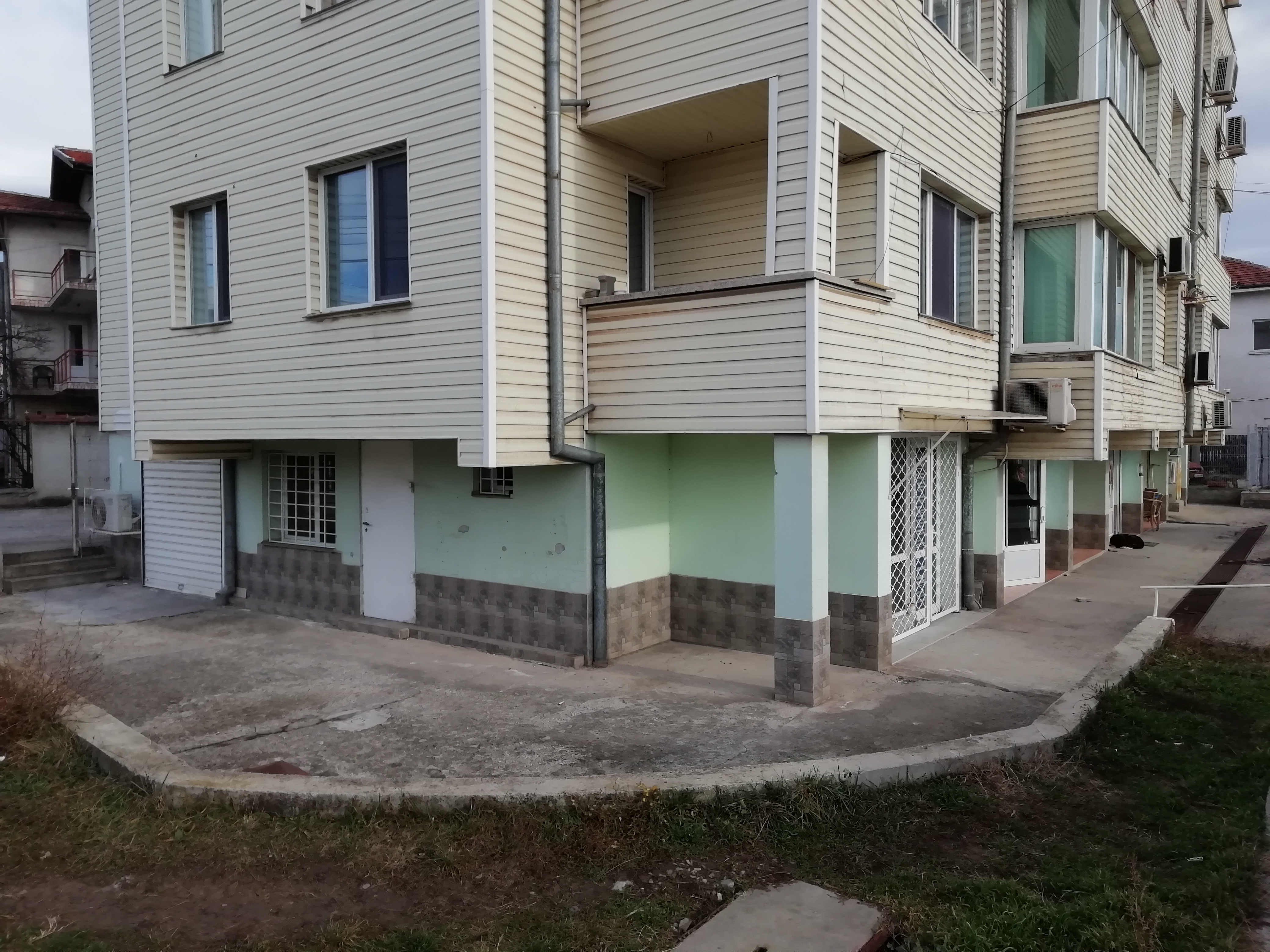 Дава под наем Сутерен, Мазе, Партер в Нови Искър, квартал Курило, област София - град