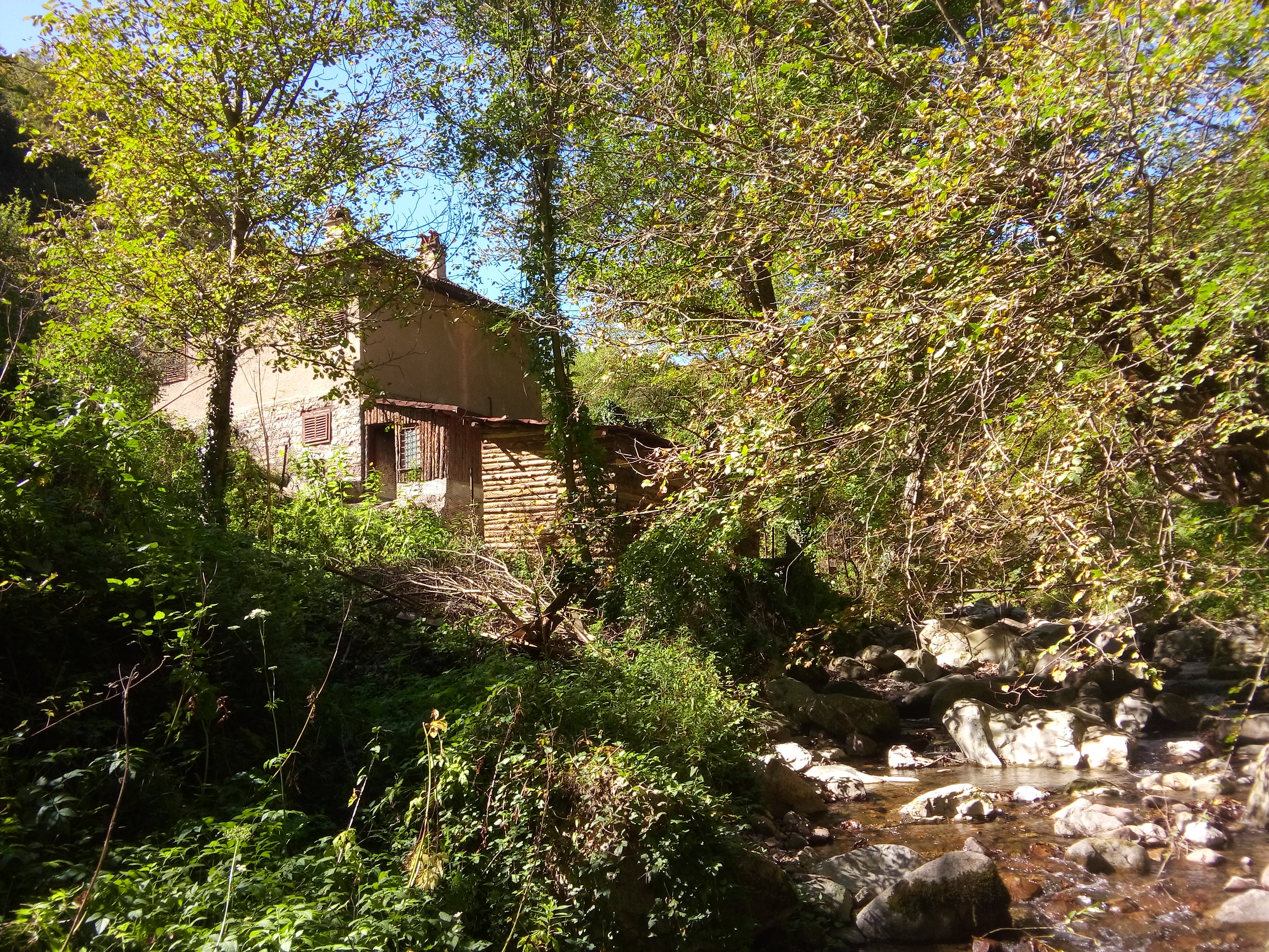 Продава Къща в гара Лакатник, област София