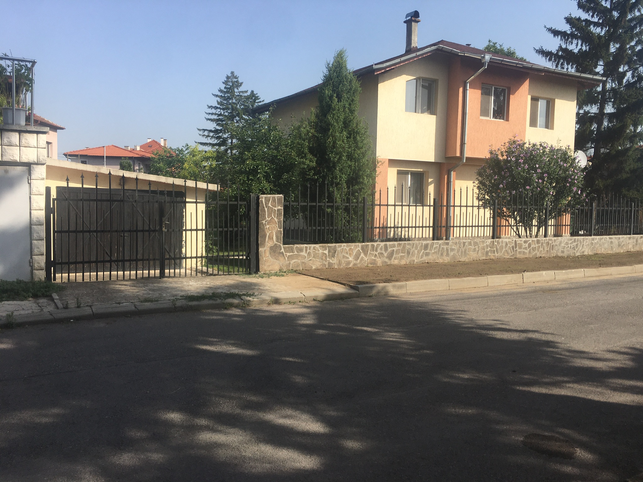 Продава Къща в Гр. Костинброд, област София