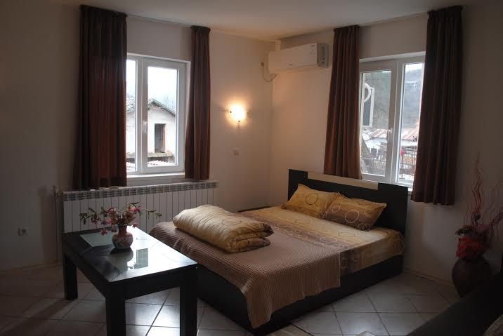 Продава Къща в село Искрец, област София