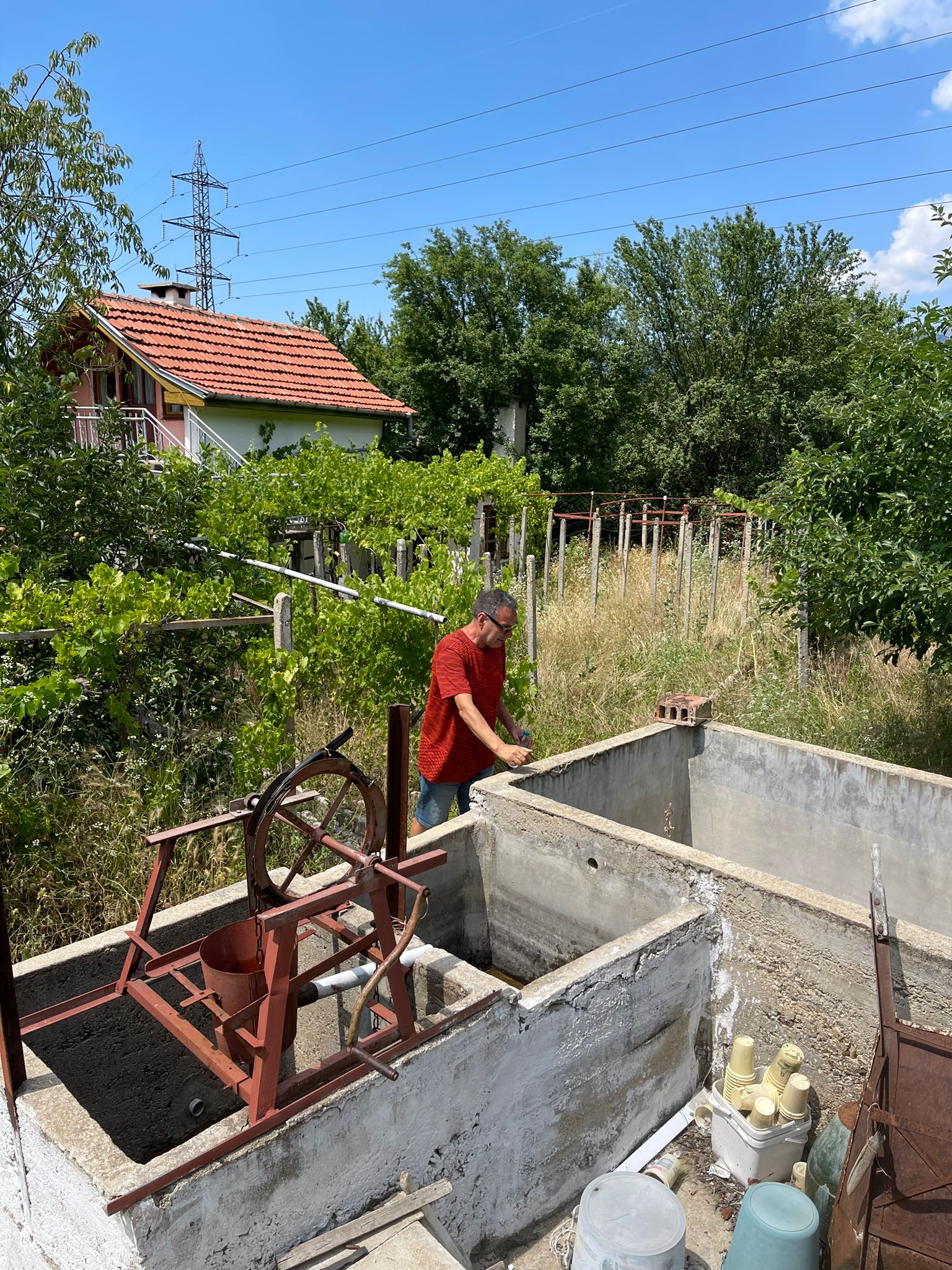 Small Cottage House for sale with a Glorious Garden in Central Bulgaria at the Ancient Thracian Heritage town of Kazanlak, near the Mountains & Rose Capital of the World!