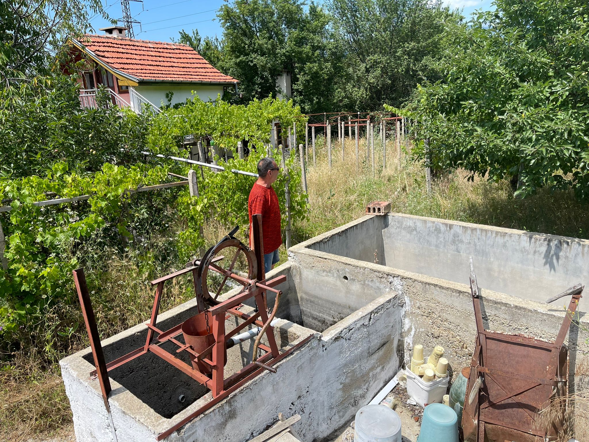 Small Cottage House for sale with a Glorious Garden in Central Bulgaria at the Ancient Thracian Heritage town of Kazanlak, near the Mountains & Rose Capital of the World!