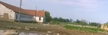 Продава Селскостопански двор и земя в село Чомаковци, област Плевен