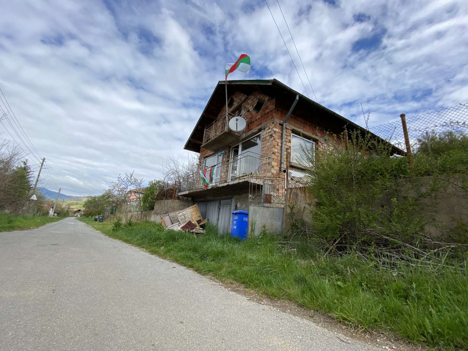 Продава Къща в село ГАБРОВДОЛ, област ПЕРНИК